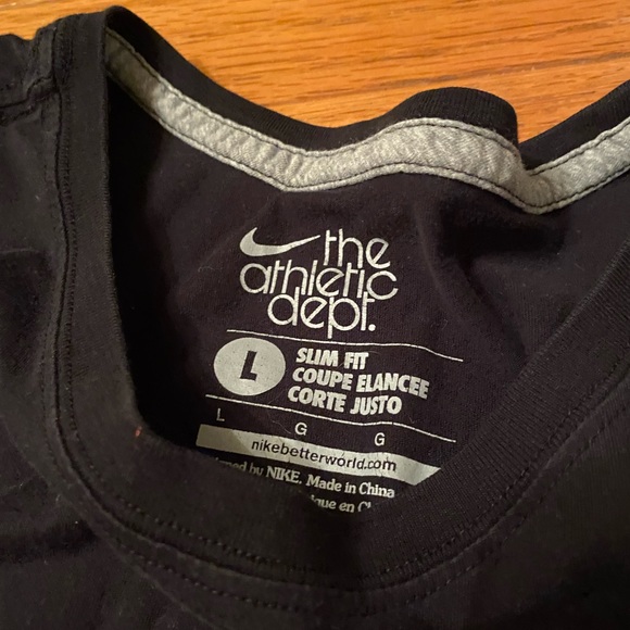 2 Nike Short sleeve t-shirts. Grey is old/worn & black T good/used condition. - Picture 4 of 9